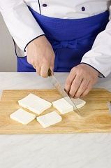 Приготовление блюда по рецепту - Саганаки (закуска из сыра по-гречески). Шаг 1