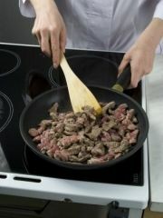 Приготовление блюда по рецепту - Керсус (баранина жареная с картофелем). Шаг 2