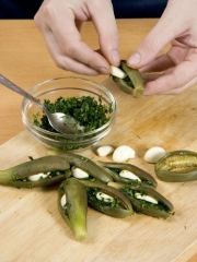 Приготовление блюда по рецепту - Баклажаны, маринованные с чесноком. Шаг 2