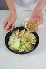 Приготовление блюда по рецепту - Кексы яблочные «Лебеди». Шаг 3