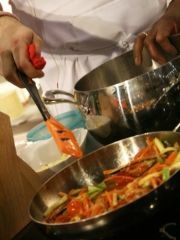 Приготовление блюда по рецепту - Овощные спагетти с обжаренным тунцом. Шаг 2