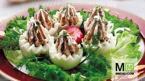 Яйца, фаршированные сельдью и луком Яйца, фаршированные сельдью и луком