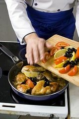 Приготовление блюда по рецепту - Таджин из курицы с имбирем и корицей. Шаг 3
