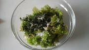 Приготовление блюда по рецепту - Легкий салат из листьев салата. Шаг 2