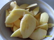 Приготовление блюда по рецепту - Песочный пирог с яблоками и клубникой.. Шаг 2