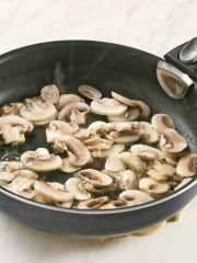 Приготовление блюда по рецепту - Салат с грибами. Шаг 3