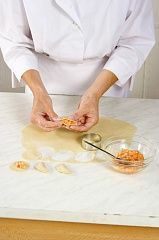 Приготовление блюда по рецепту - Тортеллини с креветками. Шаг 3
