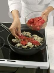 Приготовление блюда по рецепту - Баклажаны с рисом и помидорами. Шаг 4