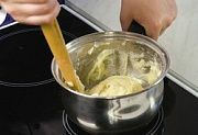 Приготовление блюда по рецепту - Булочки с творожным кремом и малиной. Шаг 3
