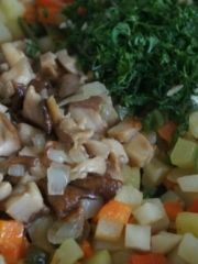 Приготовление блюда по рецепту - Овощи с белыми грибами. Шаг 4