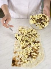 Приготовление блюда по рецепту - Рулет из лаваша с яблоками. Шаг 2