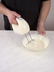 Приготовление блюда по рецепту - Сырный пирог с ягодами. Шаг 3