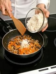Приготовление блюда по рецепту - Плов с грибами (2). Шаг 3