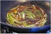 Приготовление блюда по рецепту - крылышки с зеленым луком. Шаг 4