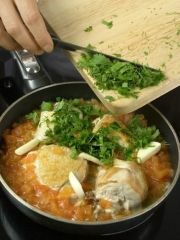 Приготовление блюда по рецепту - Чахохбили из курицы (2). Шаг 3