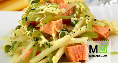 Салат с форелью и овощами
