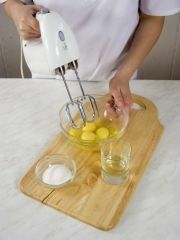 Приготовление блюда по рецепту - Кихэлэх (яичные коржики). Шаг 1