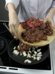 Приготовление блюда по рецепту - Куырдак (поджарка по-казахски). Шаг 3