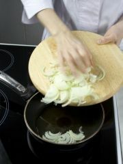 Приготовление блюда по рецепту - Салат из редьки с луком и морковью. Шаг 3