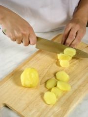 Приготовление блюда по рецепту - Салат из картофеля. Шаг 2