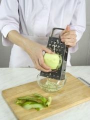 Приготовление блюда по рецепту - Салат слоеный с сельдью. Шаг 4