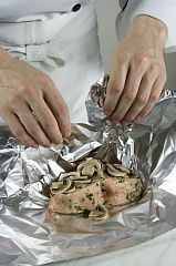 Приготовление блюда по рецепту - Двойные котлеты в фольге с картофелем буланжер. Шаг 3