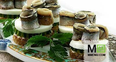 Канапе с килькой и яйцом Канапе с килькой и яйцом