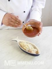 Приготовление блюда по рецепту - Рыба в томатном соусе. Шаг 4