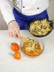 Приготовление блюда по рецепту - Запеканка с макаронами и грибами. Шаг 2