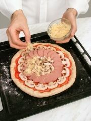 Приготовление блюда по рецепту - Пицца «Пиноккио». Шаг 3