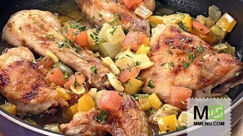 Курица тушеная с овощами Курица тушеная с овощами