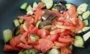 Приготовление блюда по рецепту - жареный баклажан с томатом. Шаг 5