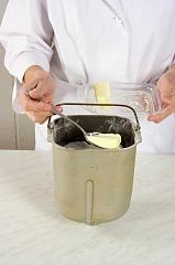 Приготовление блюда по рецепту - Ржаной хлеб на твороге с черносливом. Шаг 3