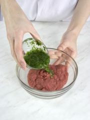 Приготовление блюда по рецепту - Кололак гехаркуни (тефтели из говядины). Шаг 3