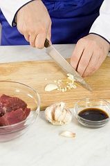Приготовление блюда по рецепту - Шашлык из говяжьей вырезки с арахисовым соусом. Шаг 1