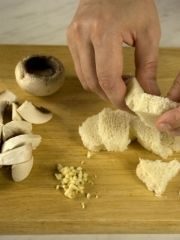 Приготовление блюда по рецепту - Грибной суп под крышкой из слоеного теста. Шаг 1