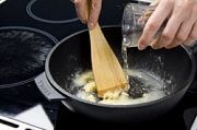 Приготовление блюда по рецепту - Праздничный пирог с курицей и грибами. Шаг 5