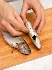 Приготовление блюда по рецепту - Форель на гриле. Шаг 2