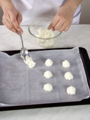 Приготовление блюда по рецепту - Кокосовые пирамидки. Шаг 3