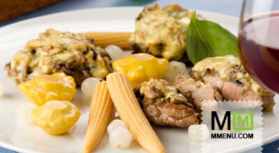 Мясные медальоны с грибным жюльеном Мясные медальоны с грибным жюльеном