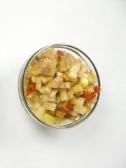Приготовление блюда по рецепту - Слоеные пирожки с шоколадом и сливами. Шаг 1