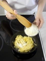 Приготовление блюда по рецепту - Нудлэн (лапша с сыром). Шаг 2