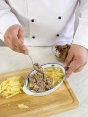 Приготовление блюда по рецепту - Кугель с рыбой. Шаг 2