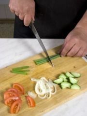 Приготовление блюда по рецепту - Салат из фасоли с помидорами. Шаг 1