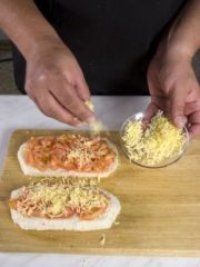 Приготовление блюда по рецепту - Фальшивая пицца. Шаг 1