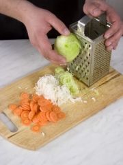 Приготовление блюда по рецепту - Овощной кугель. Шаг 1