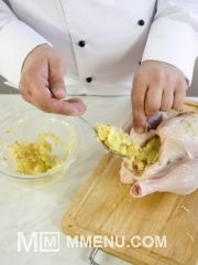 Приготовление блюда по рецепту - Курица, фаршированная картофелем. Шаг 2