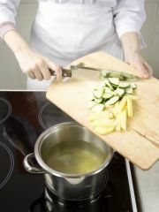 Приготовление блюда по рецепту - Борщ с кабачками. Шаг 4