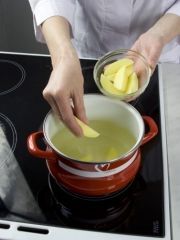 Приготовление блюда по рецепту - Суп из говядины с курагой. Шаг 3