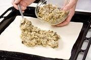 Приготовление блюда по рецепту - Праздничный пирог с курицей и грибами. Шаг 13